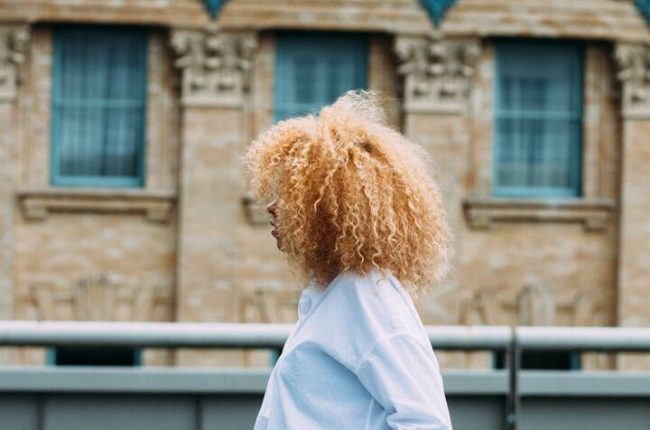 Como tirar o amarelo do cabelo: dicas para um loiro sem igual!